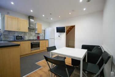 3 bed house, Bristol Road, Selly Oak, Birmingham, B296AU - Image 2