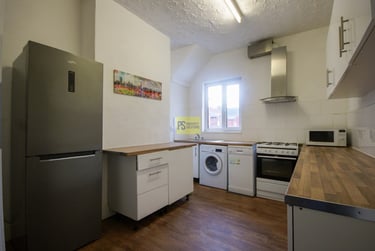 4 bed flat, Bristol Road, Selly Oak, Birmingham, B296AU - Image 1