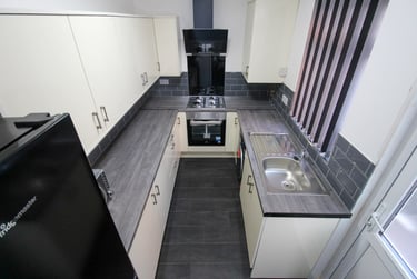 2 bed house, Milner Road, Selly Park, Birmingham, B297RL - Image 2