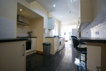 6 bed house, Coronation Road, Selly Oak, Birmingham, B297DE - Image 1