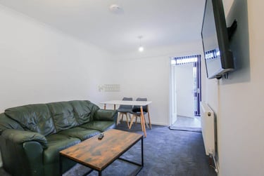 4 bed house, Bloomsbury Walk, Nechells, Birmingham, B75DQ - Image 2