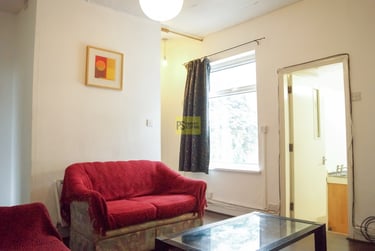 2 bed flat, Pershore Road, Selly Park, Birmingham, B297EN - Image 1