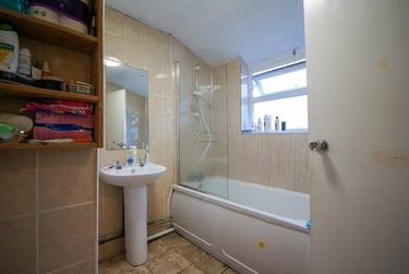 2 bed flat, Pershore Road, Selly Park, Birmingham, B297NJ - Image 5