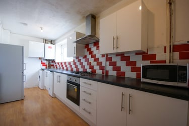 3 bed flat, Duddeston Manor Road, Birmingham, B74JP - Image 1