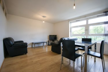 3 bed flat, Duddeston Manor Road, Birmingham, B74JP - Image 2