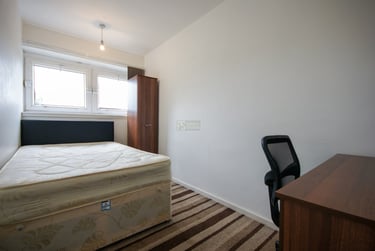 3 bed flat, Duddeston Manor Road, Birmingham, B74JP - Image 3