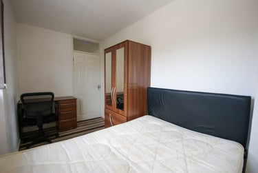 3 bed flat, Duddeston Manor Road, Birmingham, B74JP - Image 4