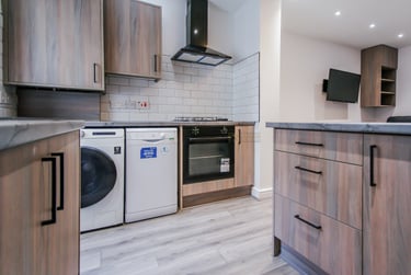 6 bed house, Dawlish Road, Selly Oak, Birmingham, B297AH - Image 1