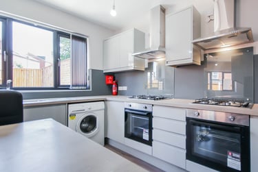 8 bed house, Dawlish Road, Selly Oak, Birmingham, B297AS - Image 1