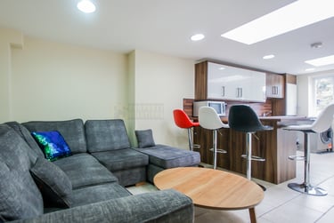 5 bed house, Tiverton Road, Selly Oak, Birmingham, B296BY - Image 2