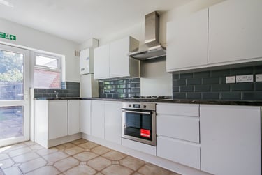 5 bed house, Hobart Croft, Nechells, Birmingham, B74JN - Image 2