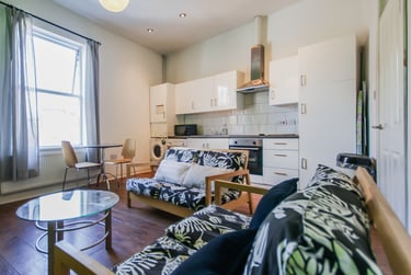 2 bed flat, Bristol Road, Birmingham, B296BJ - Image 2