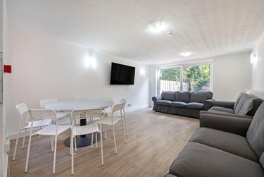 8 bed house, Harrow Road, Selly Oak, Birmingham, B297DW - Image 1