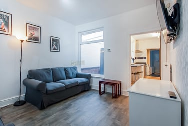 7 bed house, Warwards Lane, Selly Park, Birmingham, B297RD - Image 1