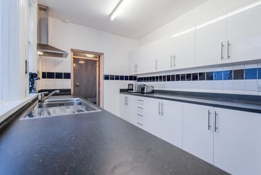 7 bed house, Warwards Lane, Selly Park, Birmingham, B297RD - Image 2