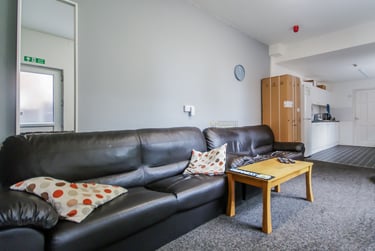 6 bed house, Oak Tree Lane, Selly Oak, Birmingham, B296HX - Image 1