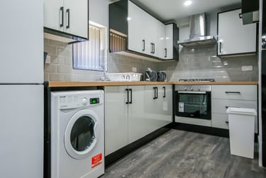 2 bed flat, Hobart Croft, Birmingham, B74JN - Image 1