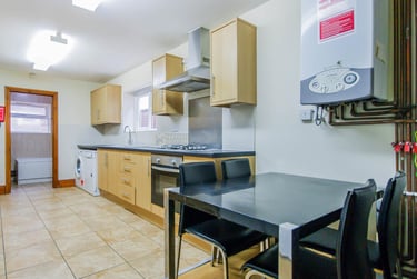 1 bed house, Hubert Road Selly Oak, Birmingham, B296ES - Image 2