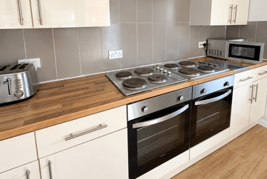 6 bed house, Pinhoe Road, Mount Pleasant, Exeter, EX47HL - Image 1
