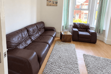 7 bed house, Mount Pleasant Road, Mount Pleasant, Exeter, EX47AD - Image 2