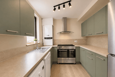 6 bed house, Kimbolton Avenue, Radford, Nottingham, NG71PS - Image 1