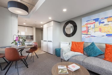 Gold En-suite - Image 11