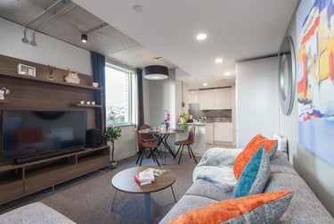 Gold En-suite - Image 13