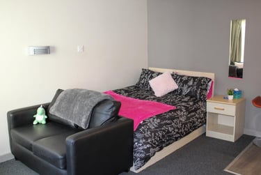Studio - Gold at The Old Fire Station, 256 King Street, City Centre, Aberdeen, AB245BU - Image 14