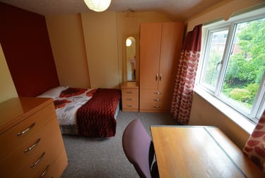 5 bed house, Springbank Crescent, Headingley, Leeds, LS61AB - Image 1