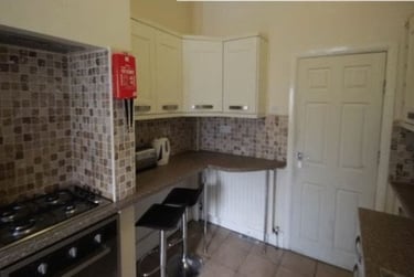 8 bed house, Burley Road, Hyde Park, Leeds, LS31JP - Image 3