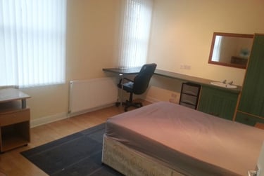 4 bed house, Harold Grove, Hyde Park, Leeds, LS61PH - Image 3