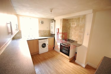 6 bed house, Hessle Place, Hyde Park, Leeds, LS61EU - Image 2