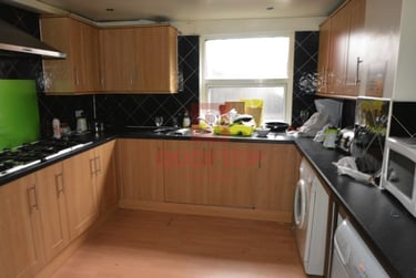 8 bed house, Chestnut Avenue, Hyde Park, Leeds, LS61AZ - Image 3