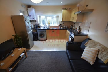 2 bed house, Cardigan Road, Headingley, Leeds, LS63BJ - Image 1