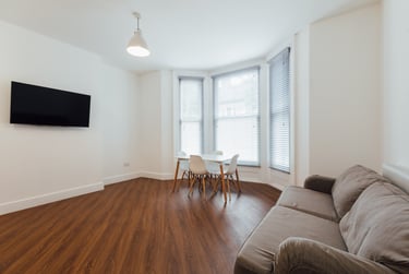 2 bed house, Marlborough Avenue, Spring Bank, Hull, HU53JS - Image 2