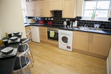 3 bed house, George House, Lower North Street, City Centre, Exeter, EX43ET - Image 1