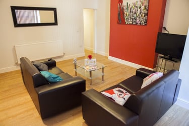 2 bed house, St James Crescent, Uplands, Mount Pleasant, Swansea, SA16DR - Image 2