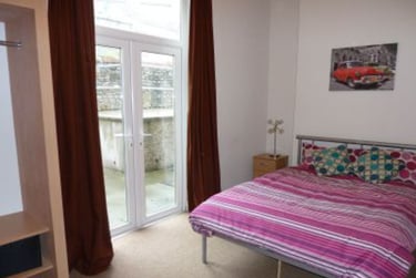 2 bed house, St James Crescent, Uplands, Mount Pleasant, Swansea, SA16DR - Image 1