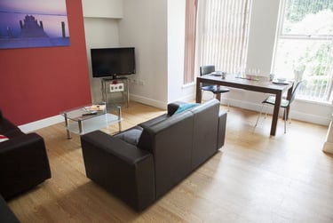 2 bed house, St James Crescent, Uplands, Mount Pleasant, Swansea, SA16DR - Image 3