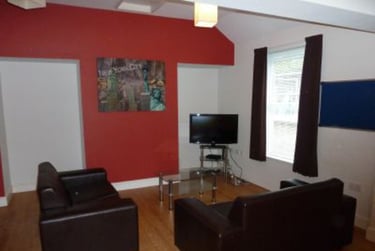 2 bed house, St James Crescent, Uplands, Mount Pleasant, Swansea, SA16DR - Image 2