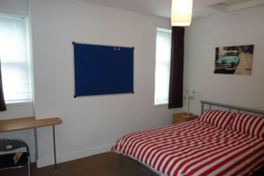 2 bed house, St James Crescent, Uplands, Mount Pleasant, Swansea, SA16DR - Image 3
