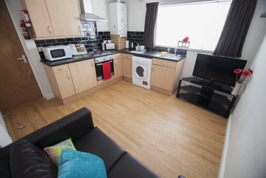 1 bed house, Oystermouth Road, Brynmill, Brynmill, Swansea, SA13UL - Image 1