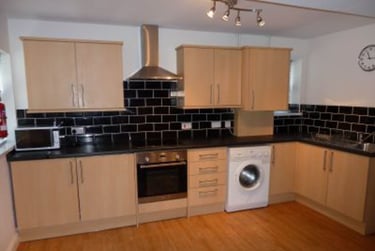 2 bed house, St James Crescent, Uplands, Mount Pleasant, Swansea, SA16DR - Image 4