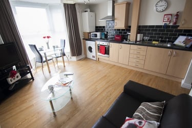1 bed house, Oystermouth Road, Brynmill, Brynmill, Swansea, SA13UL - Image 1