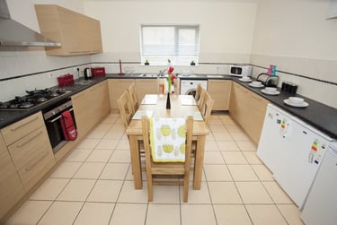 6 bed house, Brynmill Crescent, Brynmill, Brynmill, Swansea, SA20AL - Image 1