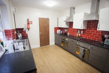 6 bed house, King Edwards Road, Brynmill, Brynmill, Swansea, SA14LW - Image 1