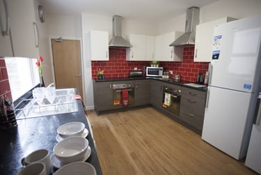 7 bed house, Bryn Road, Brynmill, Swansea, SA20AR - Image 1