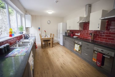 8 bed house, Bryn Road, Brynmill, Swansea, SA20AP - Image 1