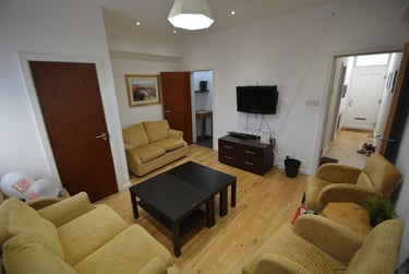 5 bed house, Wetherby Grove, Burley, Leeds, LS42JH - Image 3