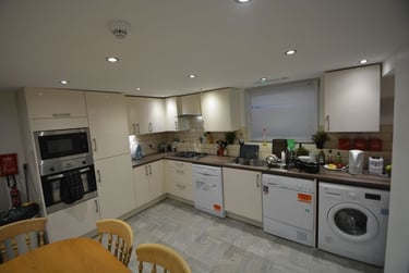 5 bed house, Wetherby Grove, Burley, Leeds, LS42JH - Image 1